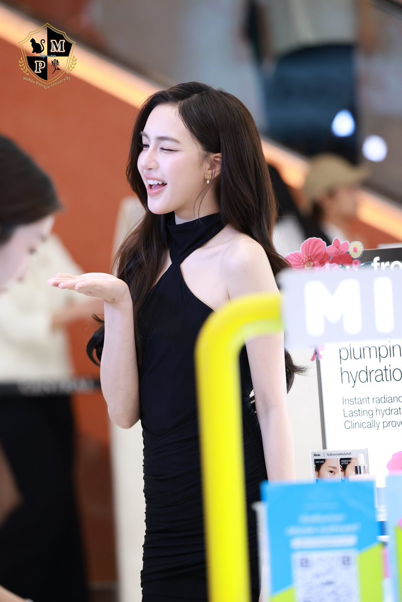 tzafriryyy's tweet photo. Jub jub 😘@pangjiewr 

PANGJIE AT CENTRAL BEAUTY 2026 ⁠
#CliniquexPangjie
#CliniqueThailand
#CentralBeautyAwards2026 https://t.co/UVdaF6GGJV