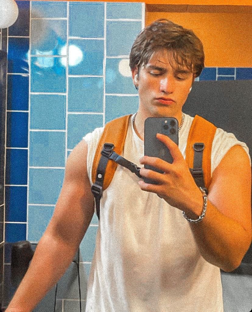 st4rbaby3's tweet photo. hitting the gym. https://t.co/cF3u2RoPoc