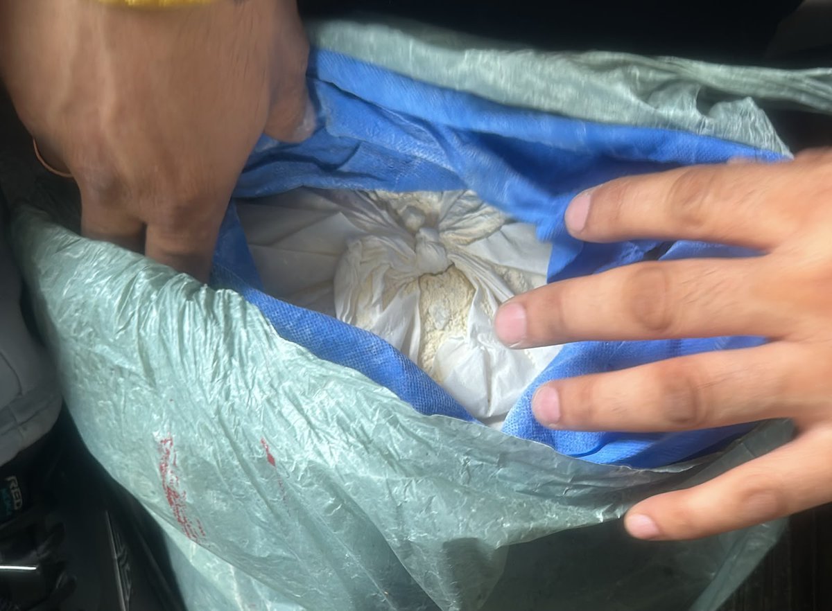 narcoticsbureau's tweet photo. 🚨 NCB busts heroin cartel in Jammu; cross-border links suspected.

🔷 5.160 kg heroin seized; 3 drug traffickers arrested including mastermind.

🔷 On specific intelligence, NCB intercepted a vehicle at Panjtirthi, Jammu on 22.08.2026, seizing 5.160 kg heroin &  arresting two Baramulla residents. Follow-up action led to the arrest of another Baramulla resident in Leh.

🔷 Investigation indicates seized  heroin being  part of an organized cross-border supply chain originating from Pakistan via Uri sector. NCB  probing the backward & forward linkages.

#NCB #NarcoticsControlBureau #SayNoToDrugs #ZeroTolerance #DrugSeizure

@PMOIndia @HMOIndia @dg_ncb @PIB_India @DDNewslive @airnewsalerts @NCBJAMMU