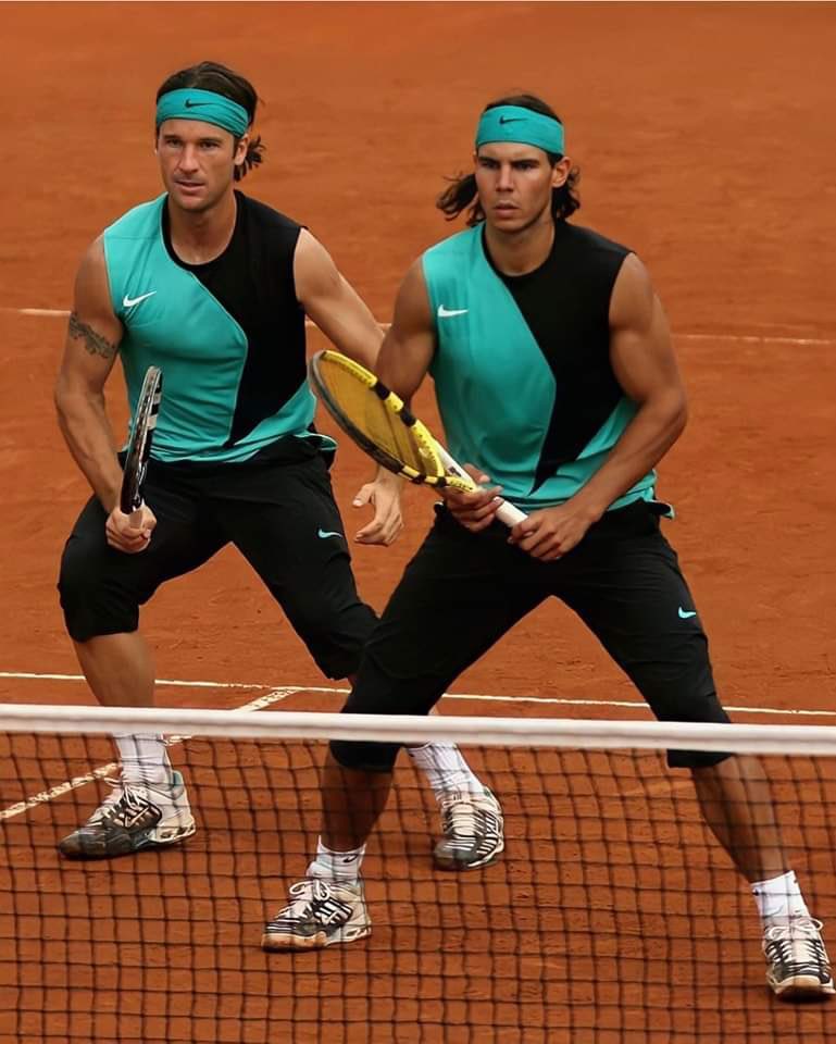 RafaelNadal's tweet photo. Feliz cumpleaños @Charlymoya! 
50 🎂😅 
Nos hacemos mayores 😂
Disfruta del día! https://t.co/O6JuJZcdxh