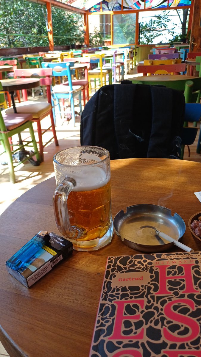 moscardavit's tweet photo. Ankara'yı, dost'tan kitap alıp zula'da bira içmeyi, salına salına tunali kizilay rotasını çok özlemişim. sevdiğim insanları da bir arada görmek cabası. kısa bir anlığina bile olsa nefes aldığımı hissettim. Ankara her zaman iyi geliyorsun bana seni seviyorum. 🖤 https://t.co/ABQXJngxLe