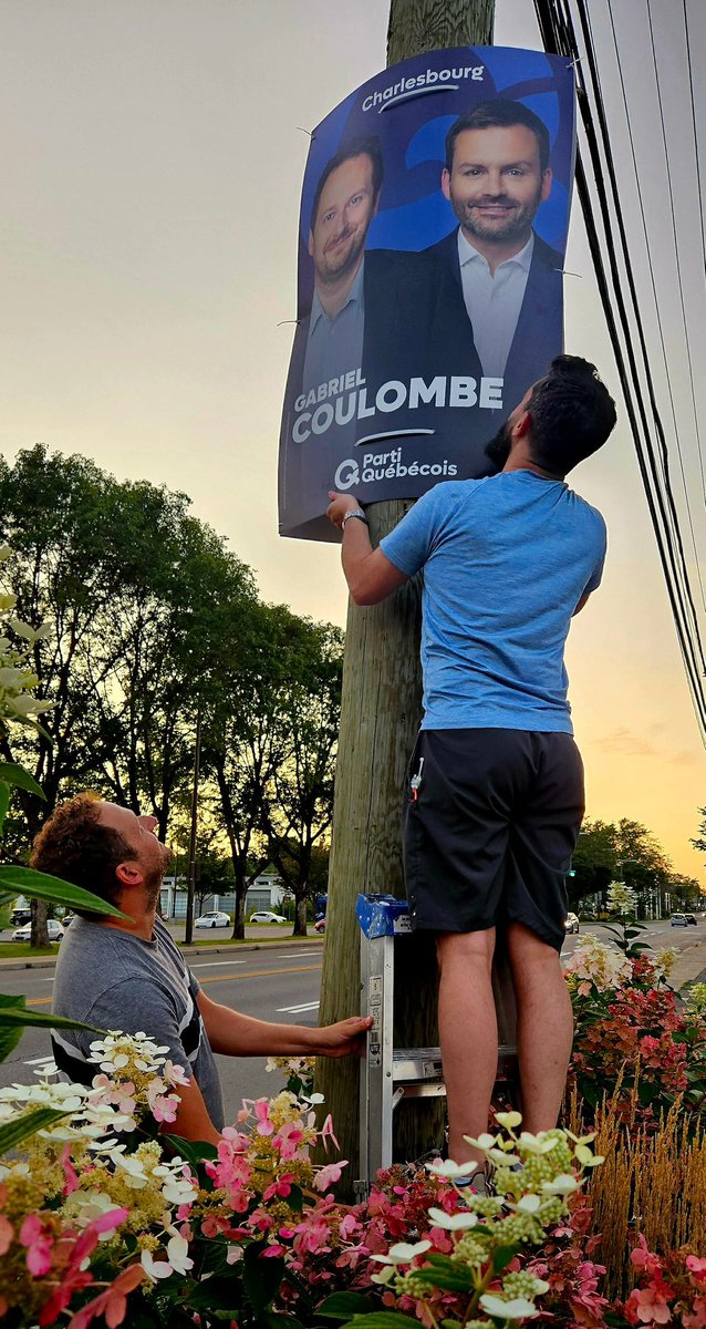 GaCoulombe's tweet photo. Hier soir, à 23h00, les militants péquistes de Charlesbourg avaient déjà installés près de 90% de nos pancartes électorales, au quatre coins de la circonscription🪜🪧✅

Et derrière cette impressionnante opération? Une quarantaine de bénévoles - oui oui, des bénévoles! - venus donner leur temps et leur énergie pour une cause qui nous dépasse et nous rassemble.

J’ai participé à plusieurs soirées d’affichage au courant des 15 dernières années, et très sincèrement, je n’avais jamais vu une telle fébrilité au déclenchement d’une campagne électorale. Nous sommes confiants, déterminés et prêts à tout donner pour gagner Charlesbourg et mériter la confiance des Québécois⚜️

Mention spéciale à Mathieu et Bruno pour avoir coordonné la soirée avec brio👌

Merci à mon père Michel et à ma nièce Sofia pour leur aide précieuse💪

Et surtout, merci du fond du 💙 à chaque bénévole qui a répondu présent, de même qu’à tous ceux qui se joindront à nous dans les prochains jours. Je crois pouvoir parler au nom des 127 candidats du Parti Québécois lorsque j’affirme que votre énergie est contagieuse et qu’elle nous donne une formidable impulsion pour la suite⚡️

On garde le cap. On accélère. Et on se donne rendez-vous à la victoire🗳️🧭⚜️✌️