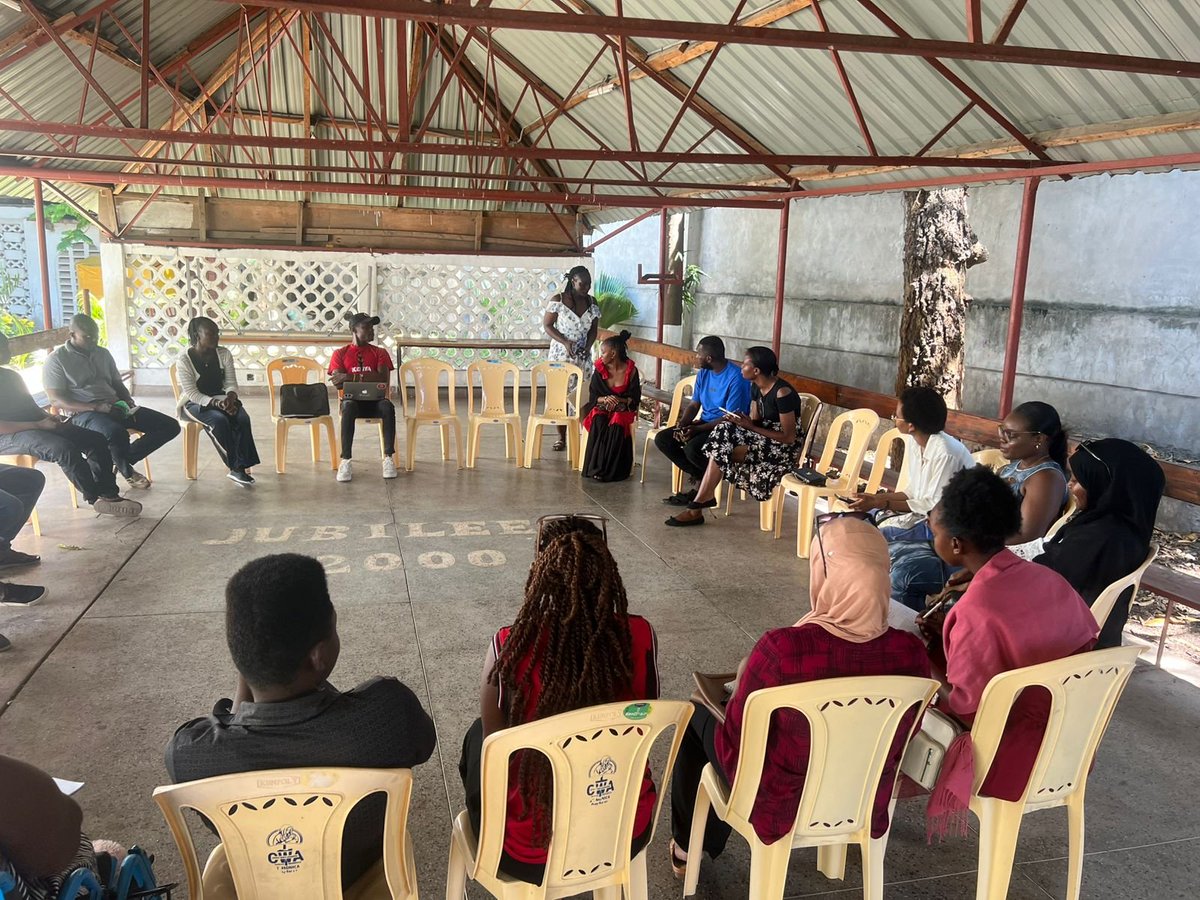 Maskani254's tweet photo. 16 years later, has the Constitution of Kenya achieved what it was meant to achieve? 🇰🇪

Has it been fully implemented as envisioned? Are our leaders upholding its principles, protecting citizens’ rights and respecting the limits of power?

While the 2010 Constitution has transformed many aspects of governance, gaps in implementation and accountability remain.

Young people are calling for the full implementation of the Constitution of Kenya so that its promises, rights and principles become a reality for every Kenyan.

#KatibaAt16 #MaskaniMombasa #ConstitutionAt16 #CivicSpace