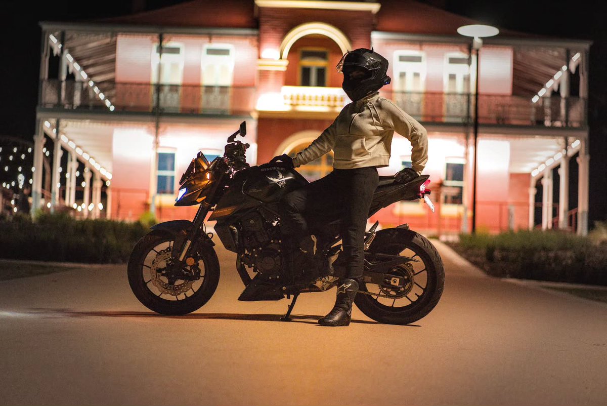 MaynardPorb91p's tweet photo. Experimenting with a nighttime photoshoot. Thank you for your time and dedication, Dang Motorsport. https://t.co/DCFm84ODOL