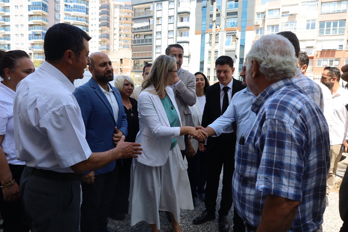 TarkanDuzman's tweet photo. İzmir Milletvekilimiz Sn. @CeydaBC35 ile birlikte İzmir İli Arı Yetiştiricileri Birliği’ni ziyaret ettik.
Üreticilerimizin taleplerini, sektörün gelişimini ve kırsal kalkınmaya yönelik adımları istişare ettik. Emeğini toprağa ve üretime adayan tüm arıcılarımızın her zaman yanında olmaya, İzmir’imiz için üretmeye devam edeceğiz.