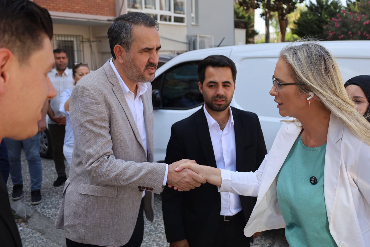 TarkanDuzman's tweet photo. İzmir Milletvekilimiz Sn. @CeydaBC35 ile birlikte İzmir İli Arı Yetiştiricileri Birliği’ni ziyaret ettik.
Üreticilerimizin taleplerini, sektörün gelişimini ve kırsal kalkınmaya yönelik adımları istişare ettik. Emeğini toprağa ve üretime adayan tüm arıcılarımızın her zaman yanında olmaya, İzmir’imiz için üretmeye devam edeceğiz.