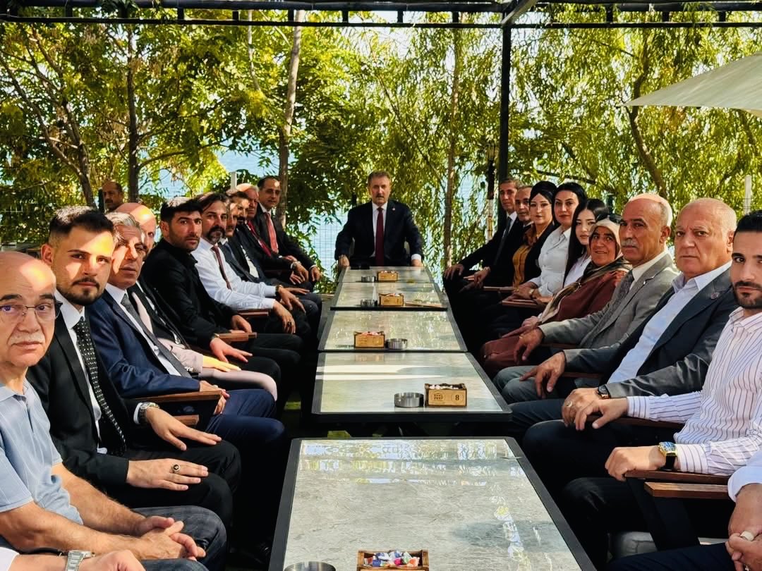 RecepEr_72's tweet photo. Cumhurbaşkanımız sayın Recep Tayyip Erdoğan’la birlikte, Malazgirt Zaferi’nin 955. yıl dönümü dolayısıyla düzenlenen “1071 Malazgirt Zaferi Anma Programı” katılan,
Genel Başkanımız sayın Mustafa Destici ile bir araya gelerek bölgeyle ilgili istişarelerde bulunduk.

#MalazgirtZaferi