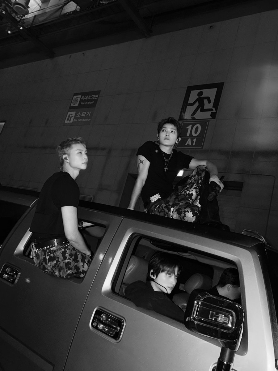 NCTJAMALS's tweet photo. The crowd. The heat. How much the longing we should carried over the stage? But at the one night, we take a revenge, to give it all back. We relish the sensation of being burning alive under the lights. https://t.co/jxVxYAaNdd