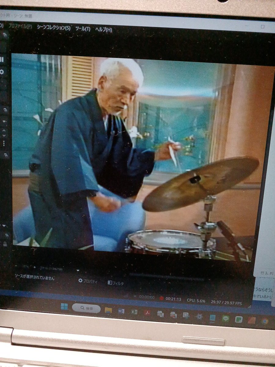 yk_okmr's tweet photo. 春から着手した父のVHSアーカイブ計画、ついに任務完了いたしました。実家の肥やしと化していた台本群も悩んだ末、一部を除き由緒ある専門古書店さんに引き取っていただき、長年の肩の荷が少し降りました。
実家断捨離決戦@夏の陣は本日でおしまい。次は秋の陣、最後の難関 本&amp;アルバム編に続く…… https://t.co/fZh4R4S0QH