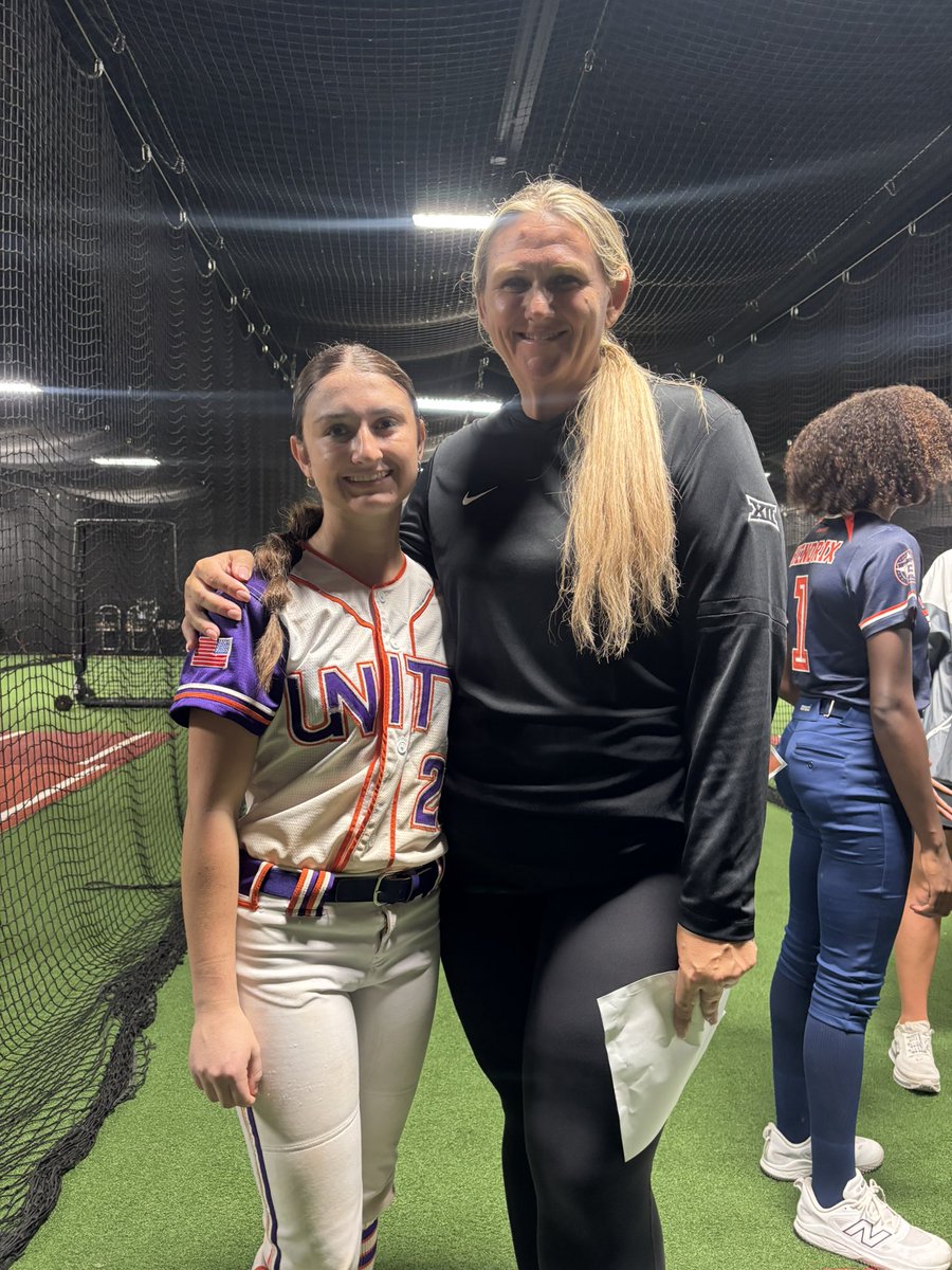 olivialewis2028's tweet photo. Had such an amazing time at the UCF camp last night. The rain beat us there, but camp was still great! Thank you @CoachBallMalone, @noahbsanders, and @SPestrak for such a great camp! #olivialewis2028 #workforthem #unitysoftball #leadyourjourney #GoKnights
@malcharmon09 @jpryorKeiserSB @60formeLYJ @DiamondAddicts @TopPreps @ScoutSoftball