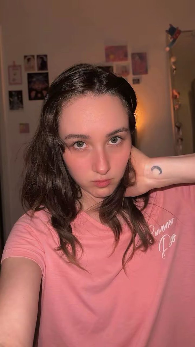 KirstyEverdeen's tweet photo. 5 mins in a room with me, wyd? https://t.co/VRrKGZk4hs