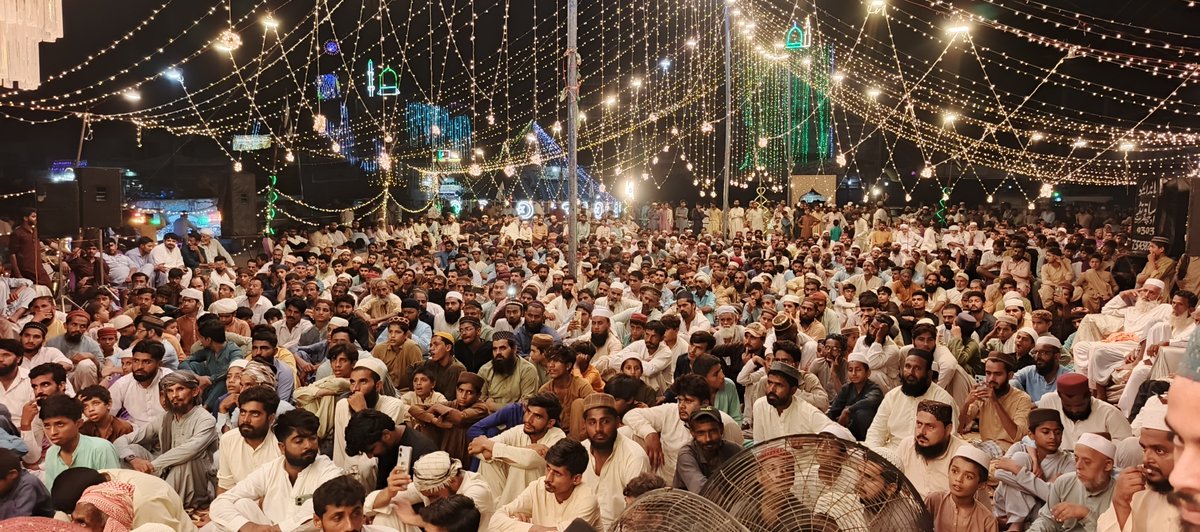 MBASJUI's tweet photo. جمعیۃ علماء اسلام اوچ شریف ضلع بہاولپور پنجاب کے زیر اہتمام محفل حمد و نعت کانفرنس کی تصویری جھلکیاں ۔۔۔ https://t.co/VnXG0HWowy