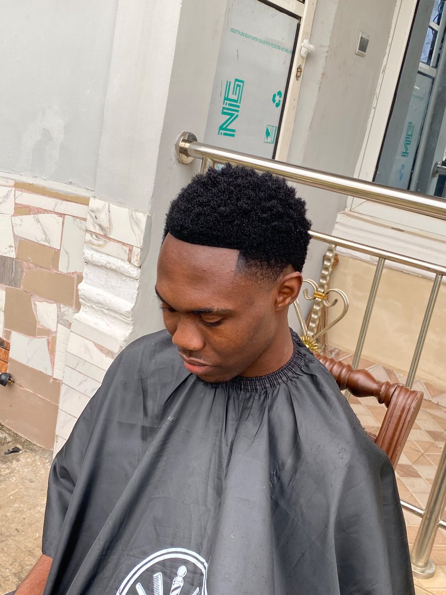 Bukunmith1's tweet photo. A today to show you how haircut transforms men https://t.co/a6BiNEczBZ