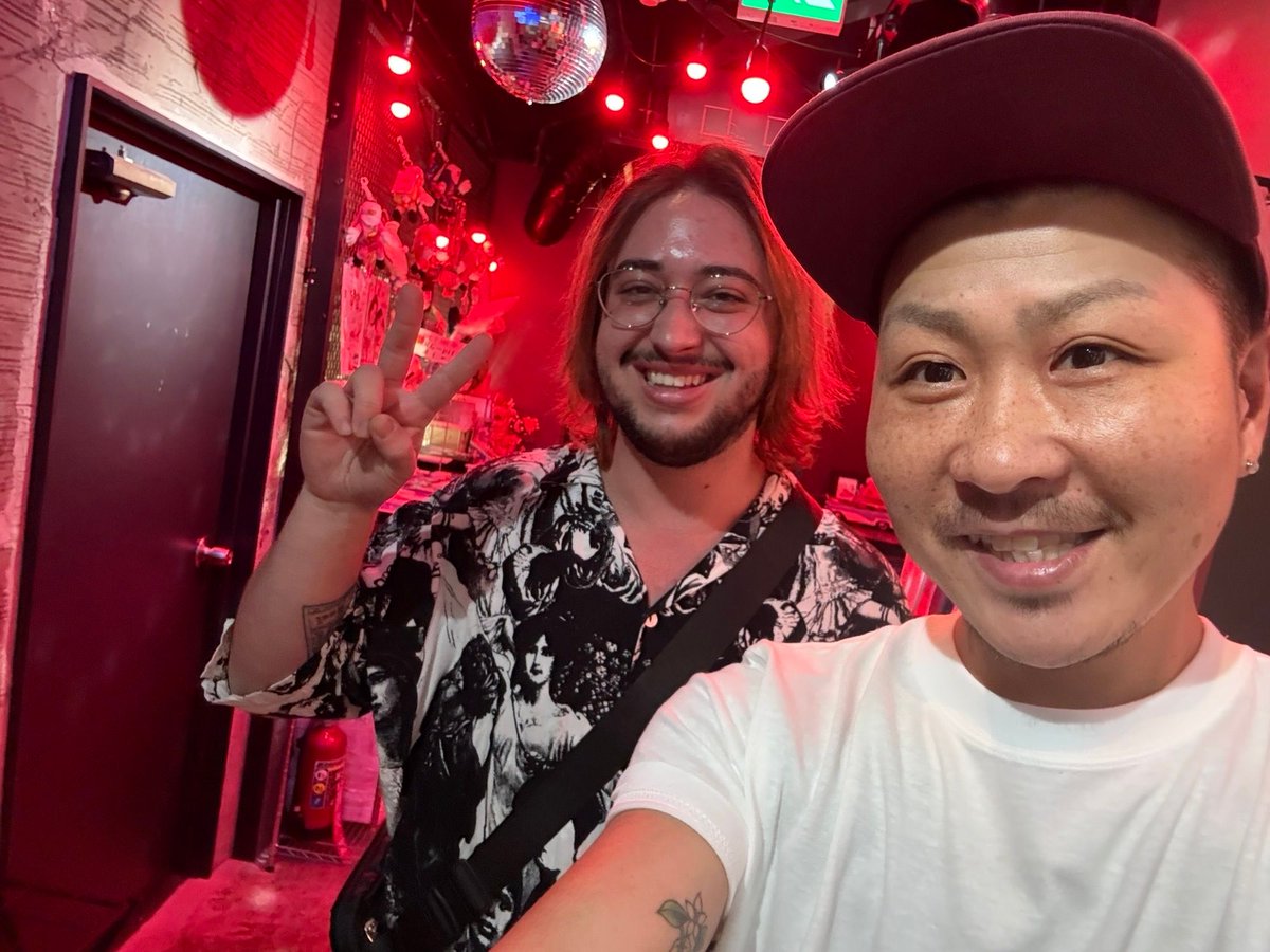 gpitAYUMU's tweet photo. 8月27日木曜日ですぅ！
今日は新人さんひよりと2人😆！
まだ少し緊張してるひよりですが
めちゃくちゃいい子なんで
良かったら会いに来ませんか〜╰(*´︶`*)╯♡
お待ちしてます♪♪ https://t.co/q9Q7gCAgnB