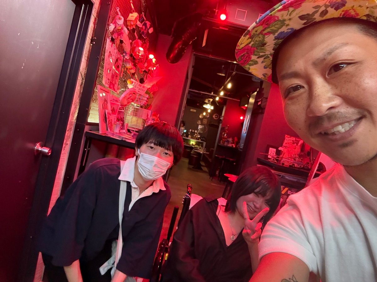 gpitAYUMU's tweet photo. 8月27日木曜日ですぅ！
今日は新人さんひよりと2人😆！
まだ少し緊張してるひよりですが
めちゃくちゃいい子なんで
良かったら会いに来ませんか〜╰(*´︶`*)╯♡
お待ちしてます♪♪ https://t.co/q9Q7gCAgnB