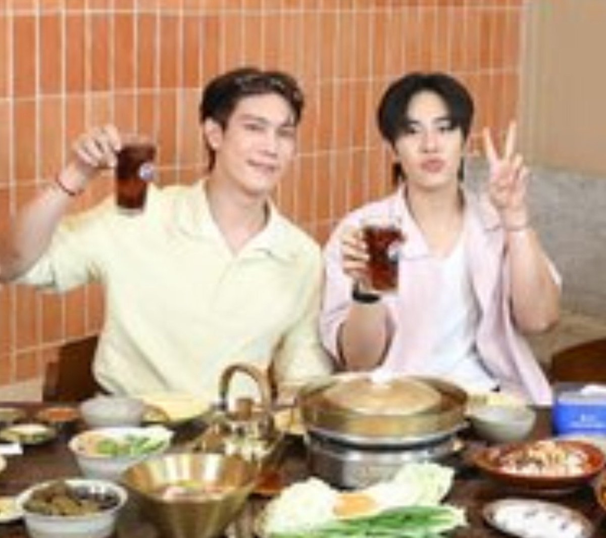 tikkyhamcheese's tweet photo. เราจะได้ยินพี่เกรทเรียก "น้องมิกซ์คะ" หรือไม่
😂😂😂 #mixxiw https://t.co/k9Ey0G6ywM