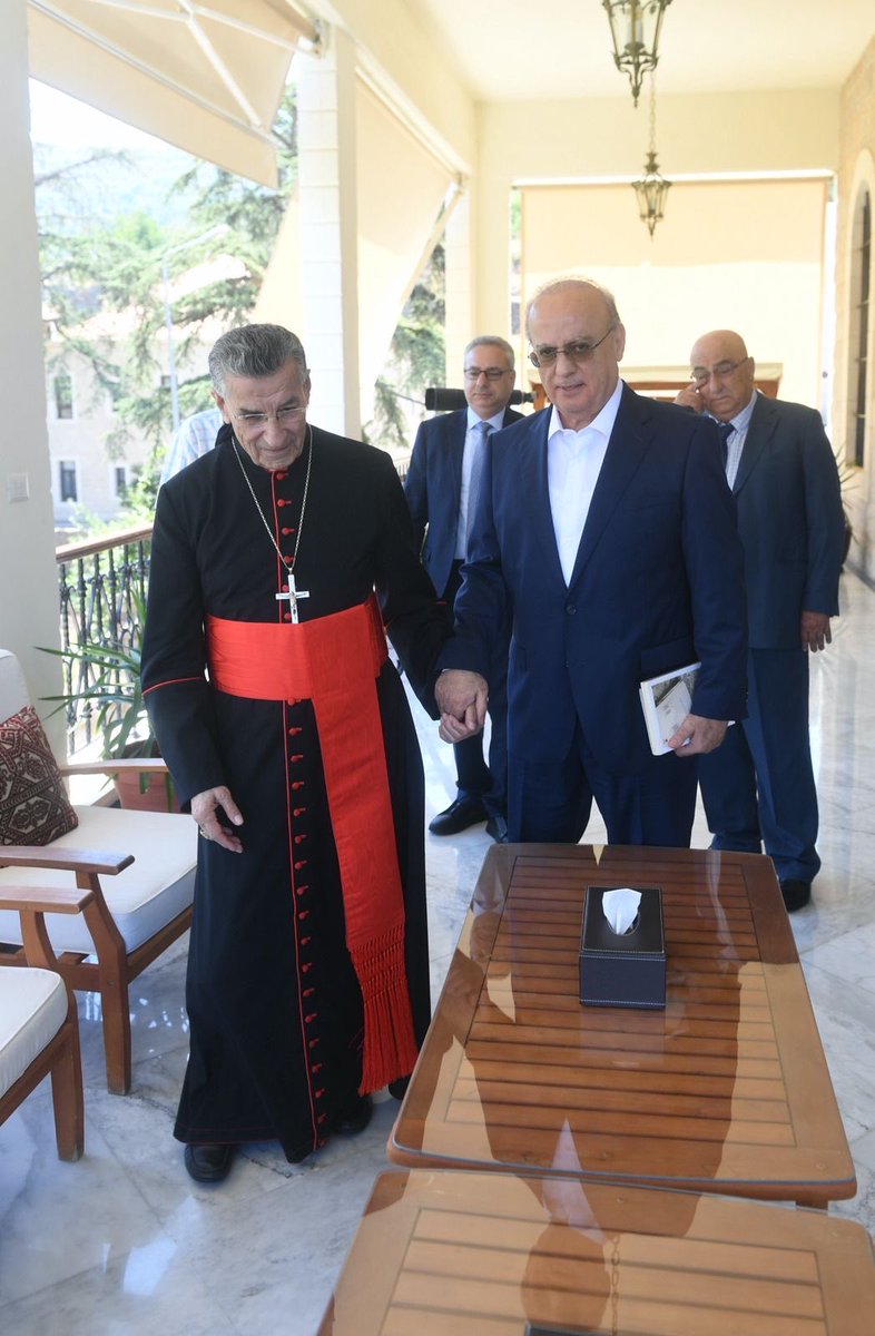 wiamwahhab's tweet photo. جلسة طويلة ورائعة مع البطريرك الراعي في الديمان تخللها غداء إنضم إليه المطران نيڤون صيقلي القادم من روسيا : أصبحنا بحاجة لعقد اجتماعي جديد https://t.co/R4WHpHwVm1
