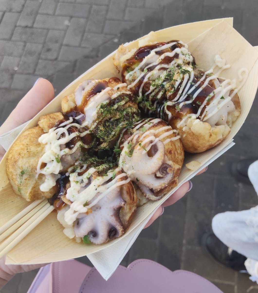 Yuzuha_Miki_'s tweet photo. 大阪観光✨
道頓堀でたこ焼き食べ比べ⸌⍤⃝⸍
お店によって全然味違うから好みのたこ焼き探すの楽しい(≧∇≦)
 #踊りだこ
 #本家大たこ
 #たこ焼道楽わなか
 #たこ焼き十八番 https://t.co/tOXHRik07i