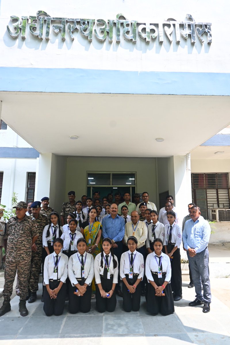 CRPFBIHARSECTOR's tweet photo. 🇮🇳Raksha Bandhan Celebration at Bihar Sector,CRPF 🇮🇳
On the auspicious occasion of Raksha Bandhan, the students of SVM Residential Public School, Rajeev Nagar, Patna visited office of the IGP Bihar Sector, CRPF and tied Rakhis to our brave soldiers. 🇮🇳 https://t.co/rjYvzef8uq