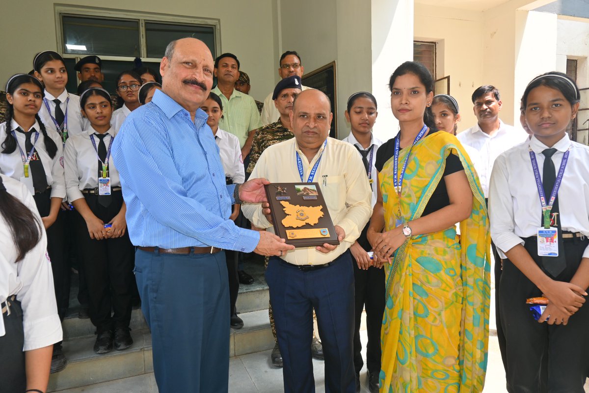 CRPFBIHARSECTOR's tweet photo. 🇮🇳Raksha Bandhan Celebration at Bihar Sector,CRPF 🇮🇳
On the auspicious occasion of Raksha Bandhan, the students of SVM Residential Public School, Rajeev Nagar, Patna visited office of the IGP Bihar Sector, CRPF and tied Rakhis to our brave soldiers. 🇮🇳 https://t.co/rjYvzef8uq