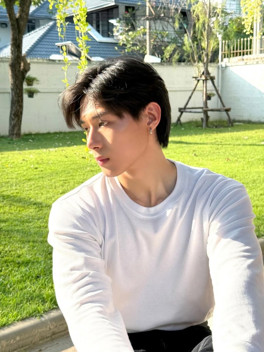 f4everjoy's tweet photo. I’m still stuck on Toptap saying he’s not good looking…. He’s literally if Aphrodite and Zeus had a son https://t.co/y52gmEv7Mi