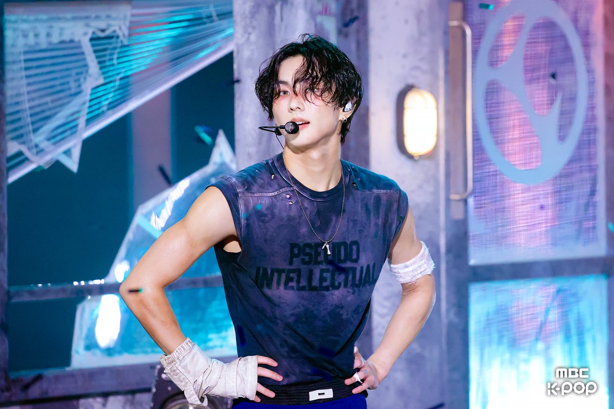 enhypenupdates's tweet photo. [PHOTO] 260827

ENHYPEN Official Photos on Music Core

(1/6)

@ENHYPEN_members @ENHYPEN #ENHYPEN #엔하이픈 #THE_SIN_BLISS #BloodyParadise #JUNGWON #정원 https://t.co/d10cSvDSlE