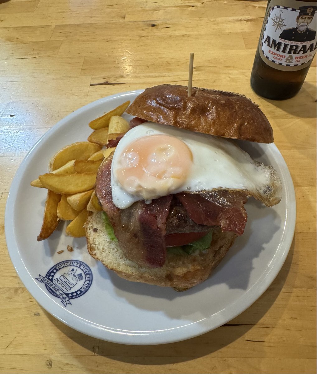 Fuji2022_Tech's tweet photo. カレーとハンバーガーが有名な街でハンバーガーを食べてきた https://t.co/nqvaE6sXQZ