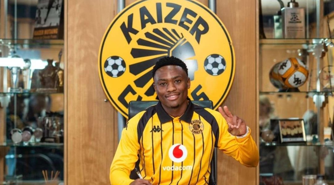 PulseWire_NG's tweet photo. ⚽🇿🇦🚨 INJURY BLOW FOR KAIZER CHIEFS

Kaizer Chiefs head coach Fernando da Cruz has confirmed that new signing Langelihle Phili suffered an ankle injury.

⏳ Expected out: around 8 weeks

A major setback for the South African club. https://t.co/WJxvhE6Nwf