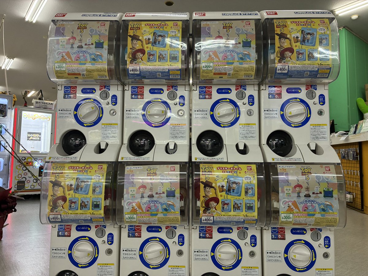 tentyo_yusya's tweet photo. 8月28日から！

お一人様1回まで！

ただし並び直しはアリですよー♪

＃ガチャ

＃TOY STORY5

＃めじるしアクセサリー https://t.co/WPvYeB96rO