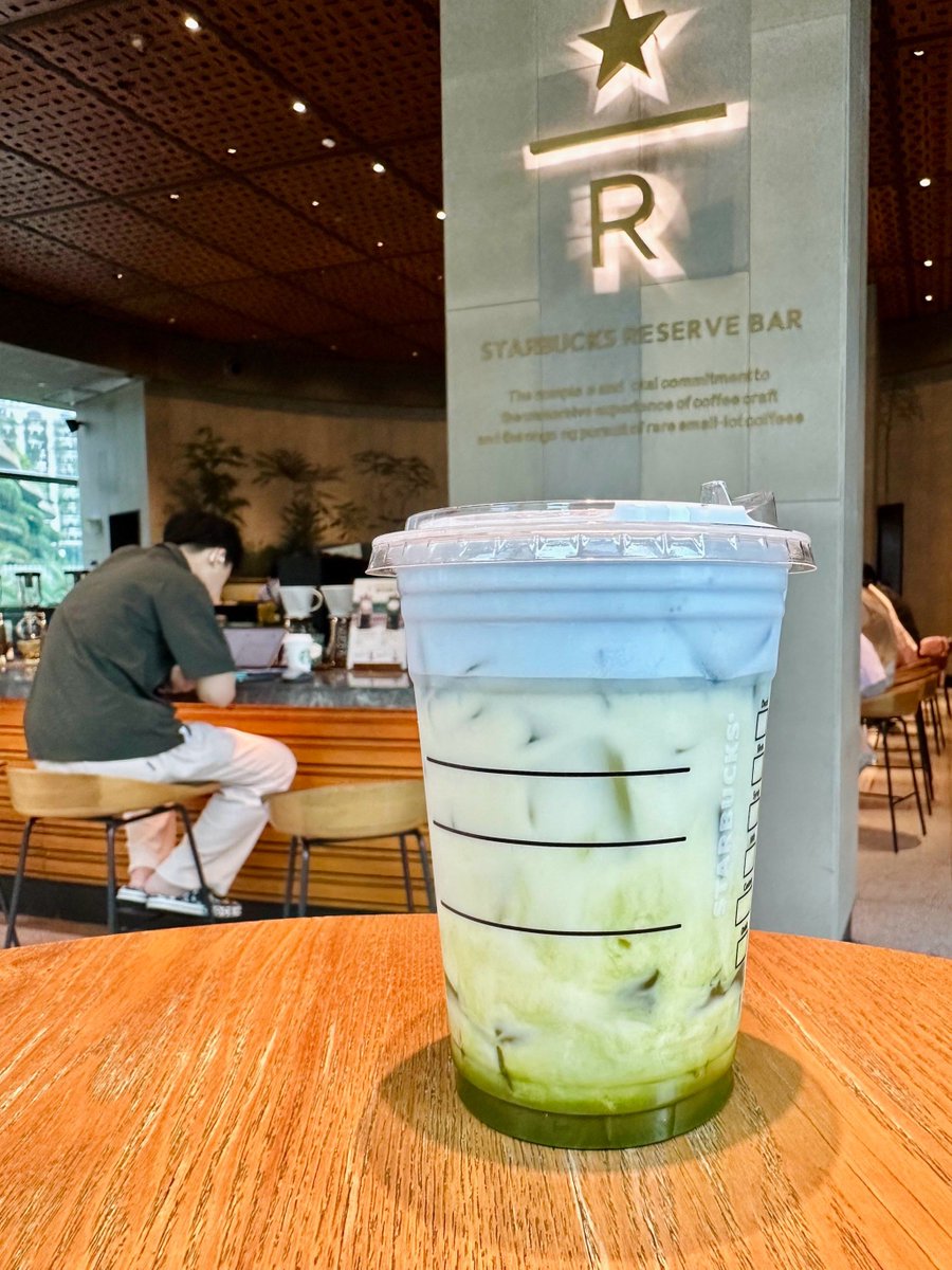 AllisonJames5's tweet photo. [Beat the summer heat with this 2-minute iced matcha latte! Whisk matcha powder, hot water, add ice u0026 oat milk. Creamy, earthy, and way better than takeout!]， https://t.co/wuwuOUEGi5