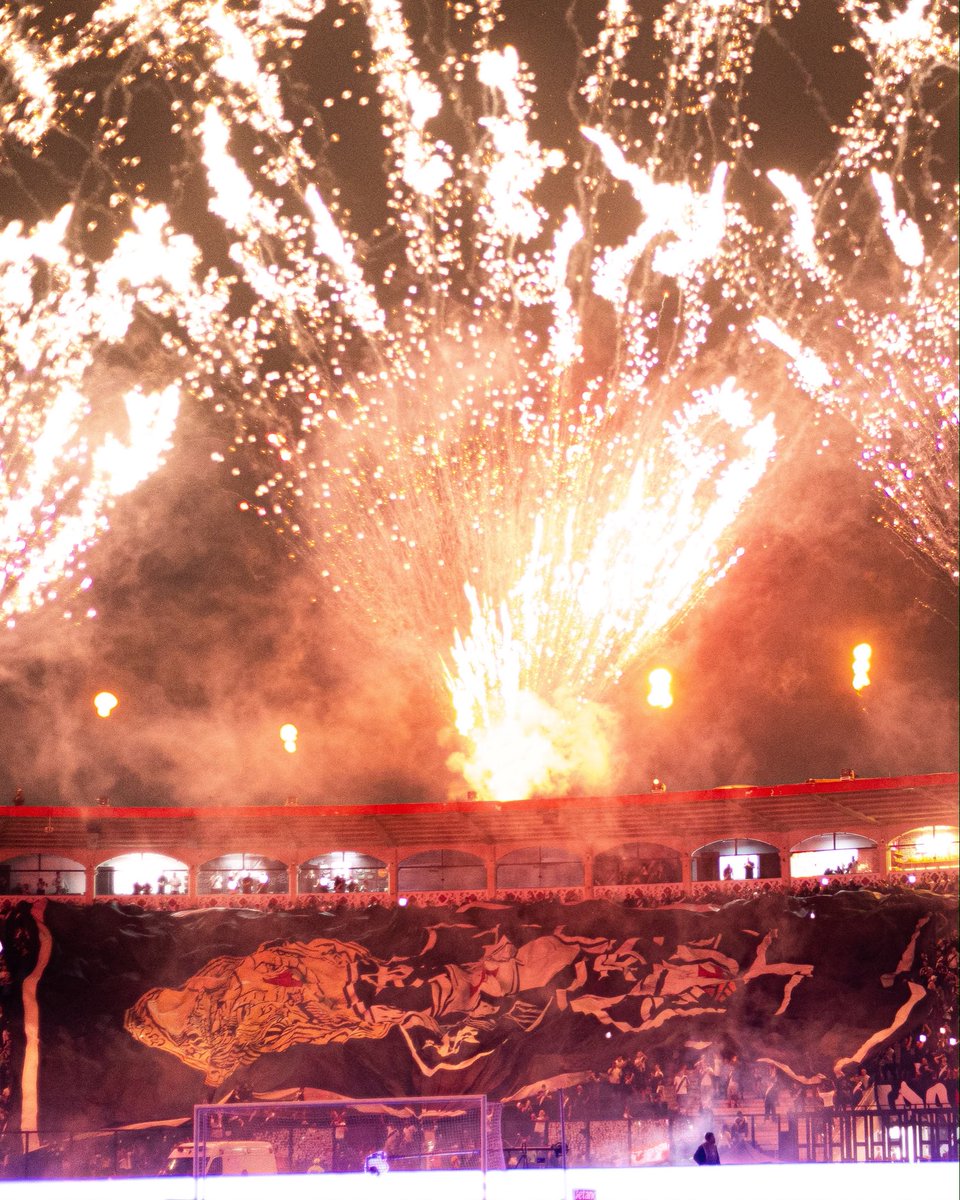 VascodaGama's tweet photo. Noites de Copa são especiais no templo de São Januário. 🎇💢

📸: Matheus Lima | #VascoDaGama https://t.co/MdrkBxFa0N