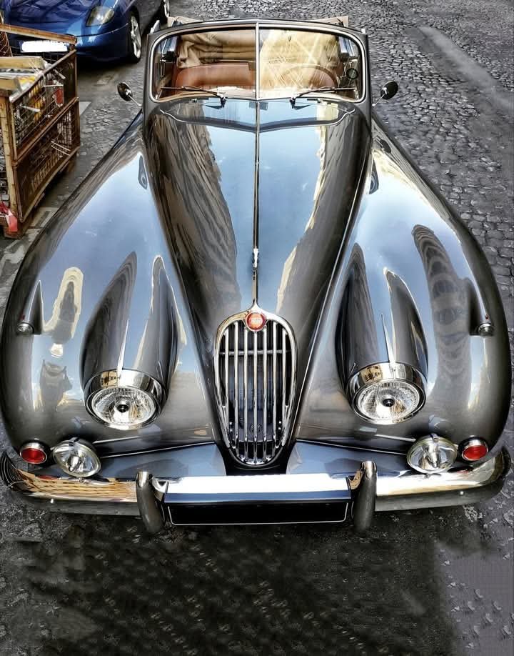 RestoMod804's tweet photo. 1957 Jaguar XK-140 Roadster https://t.co/q8zTPfnoYD