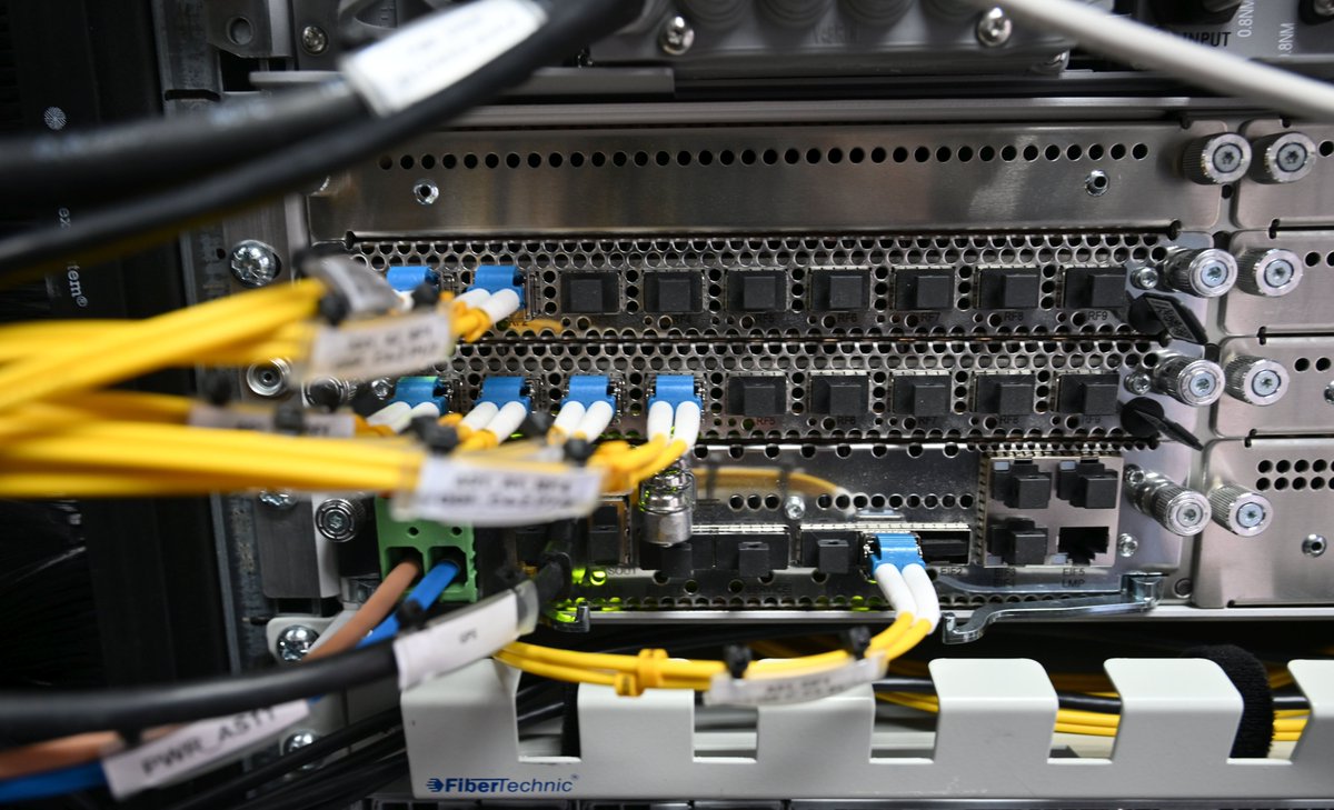PWr_Wroclaw's tweet photo. Mamy 63 mln zł na rozwój technologii 5G+/6G od @opi_pib! 

Konsorcjum, któremu przewodzi PWr, stworzy Krajowe Laboratorium Sieci i Usług 6G. Powstaną trzy laboratoria do badań nad łącznością satelitarną, autonomicznymi dronami i cyfrowymi bliźniakami.

https://t.co/t0OxWyJiaC https://t.co/B232MIP8FC