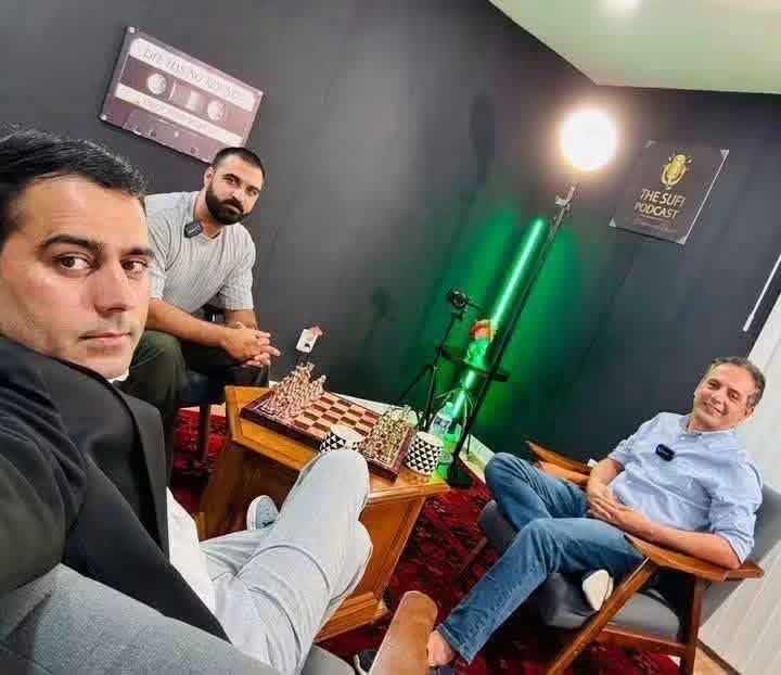 hpacha007's tweet photo. وایی  یو چا ځان مشهوروه د جومات دروازه کې یې غول کړي ؤ https://t.co/UHz93cncVE