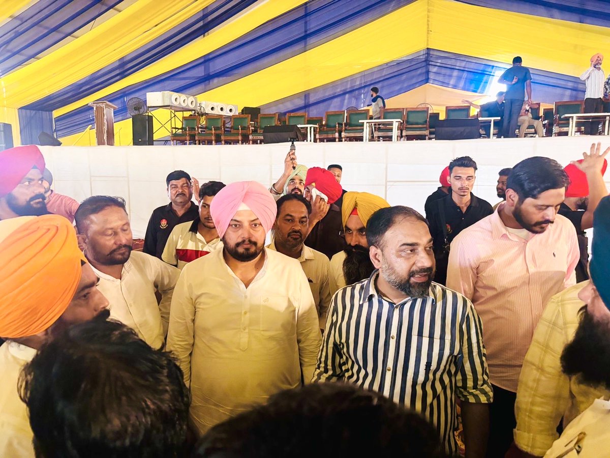 SarabjotASR's tweet photo. 27.08.2026                                                                      ਅੱਜ ਬਾਬਾ ਬਕਾਲਾ ਵਿਖੇ ਰੱਖੜ ਪੁੰਨਿਆ ਮੇਲੇ ਸੰਬੰਧੀ ਹੋਣ ਵਾਲੀ ਆਮ ਆਦਮੀ ਪਾਰਟੀ ਦੀ ਸਿਆਸੀ ਕਾਨਫਰੰਸ ਦੀਆਂ ਤਿਆਰੀਆਂ ਦਾ ਜਾਇਜ਼ਾ ਲੈਂਦਿਆਂ ਆਮ ਆਦਮੀ ਪਾਰਟੀ  ਦੀ ਸੀਨੀਅਰ ਲੀਡਰਸ਼ਿਪ । https://t.co/d2jLFA7cmO
