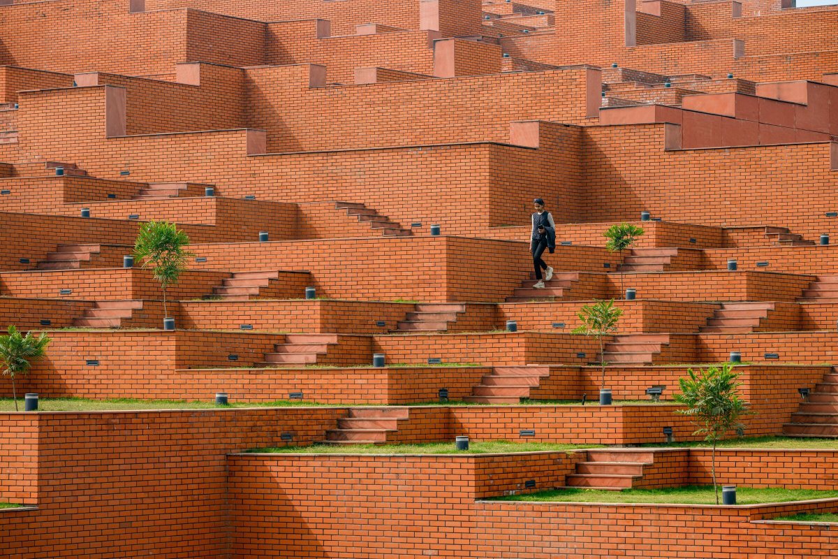 Archello's tweet photo. Prestige University by Sanjay Puri Architects reinterprets the Indian stepwell as a rising, landscape-filled campus.
https://t.co/UuGLBrUbR0
#ClayArchitecture #GFRC #PassiveDesign https://t.co/cIAh3LOCec