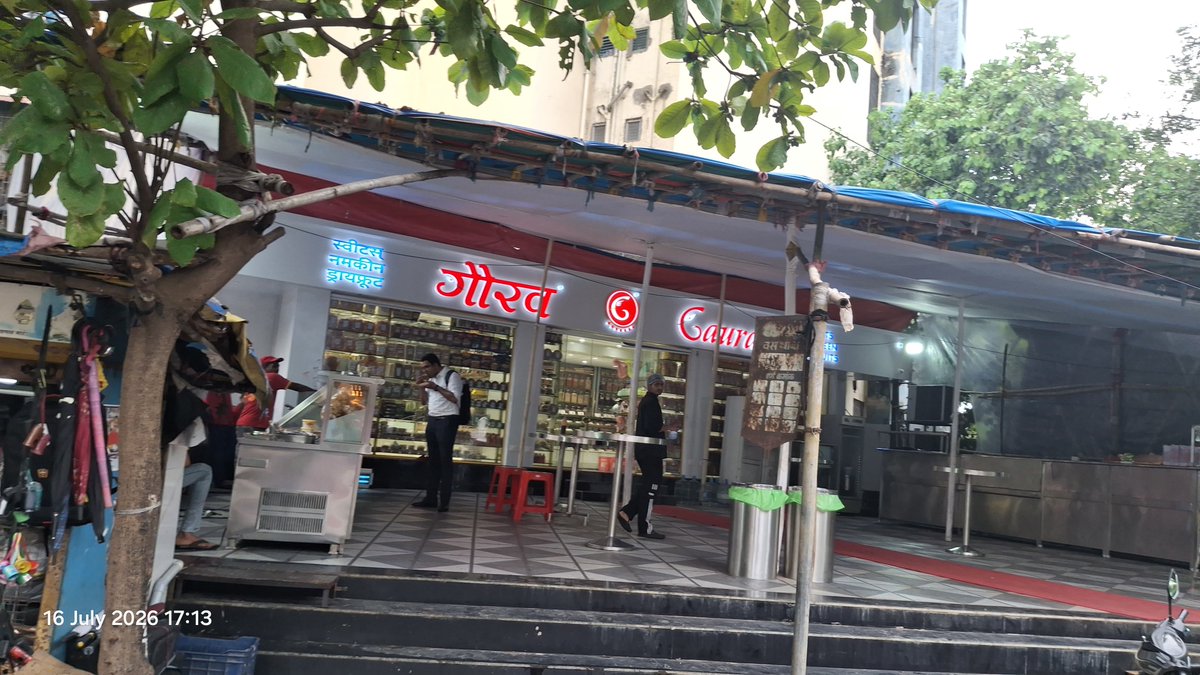 revati_3's tweet photo. Still https://t.co/lG4ka281H6 it's open restaurant encroachment on my terrace and public @TMCaTweetAway @Tukarammunde @Thanepolice @CMOMaharashtra https://t.co/PbglnDSaPW
