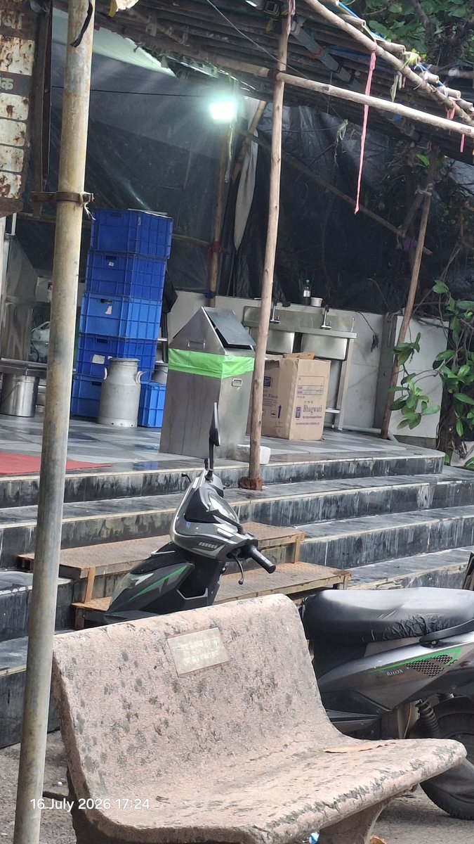 revati_3's tweet photo. Still https://t.co/lG4ka281H6 it's open restaurant encroachment on my terrace and public @TMCaTweetAway @Tukarammunde @Thanepolice @CMOMaharashtra https://t.co/PbglnDSaPW