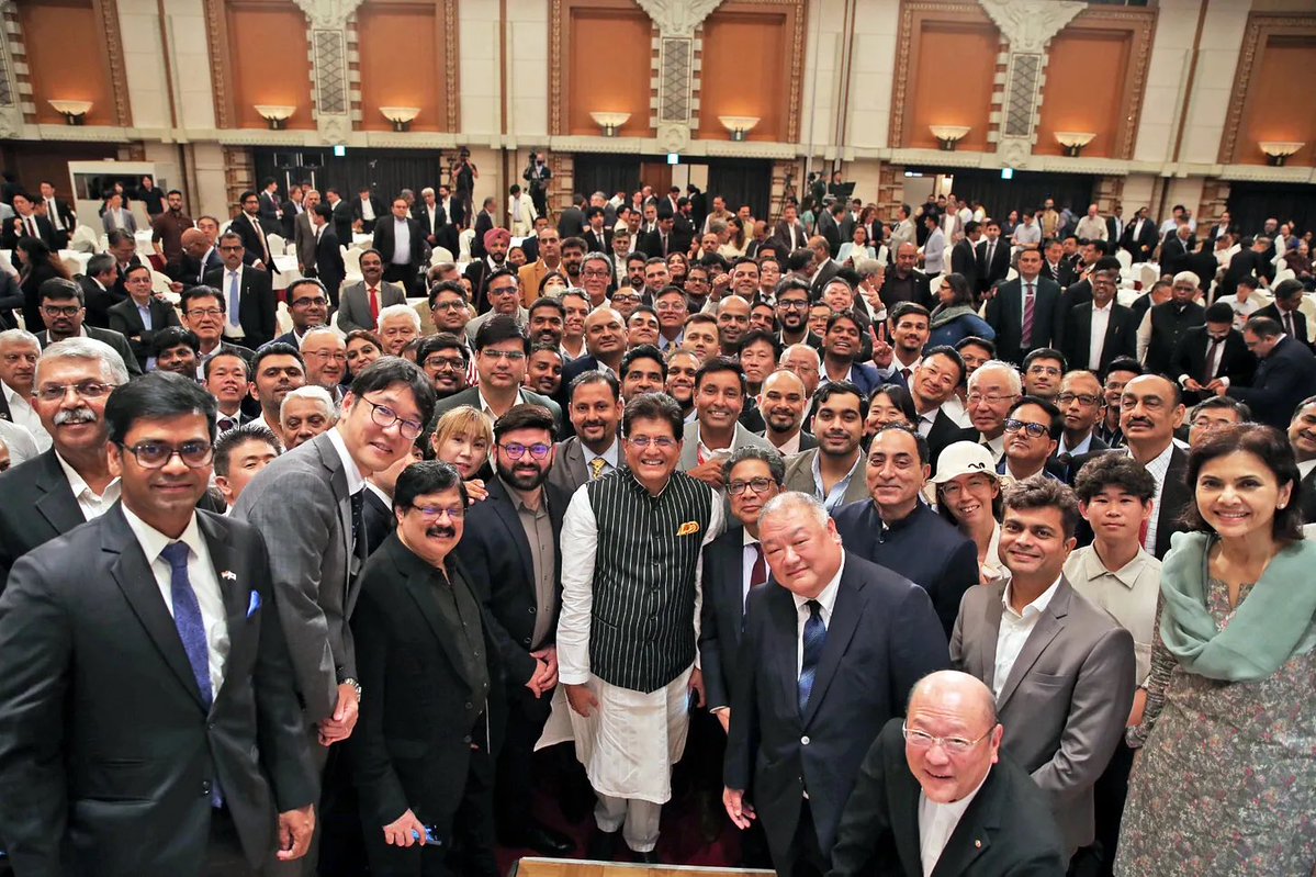 erbmjha's tweet photo. Piyush Goyal pulled up to Japan with 200+ industry leaders &amp; a full economic blueprint.

He wasn't there for sightseeing but for semiconductors, AI, clean energy, defence &amp; robotics.

Damn, it’s a power move🗿

https://t.co/vtnrQpmnCE https://t.co/TFNQZRw4Zi