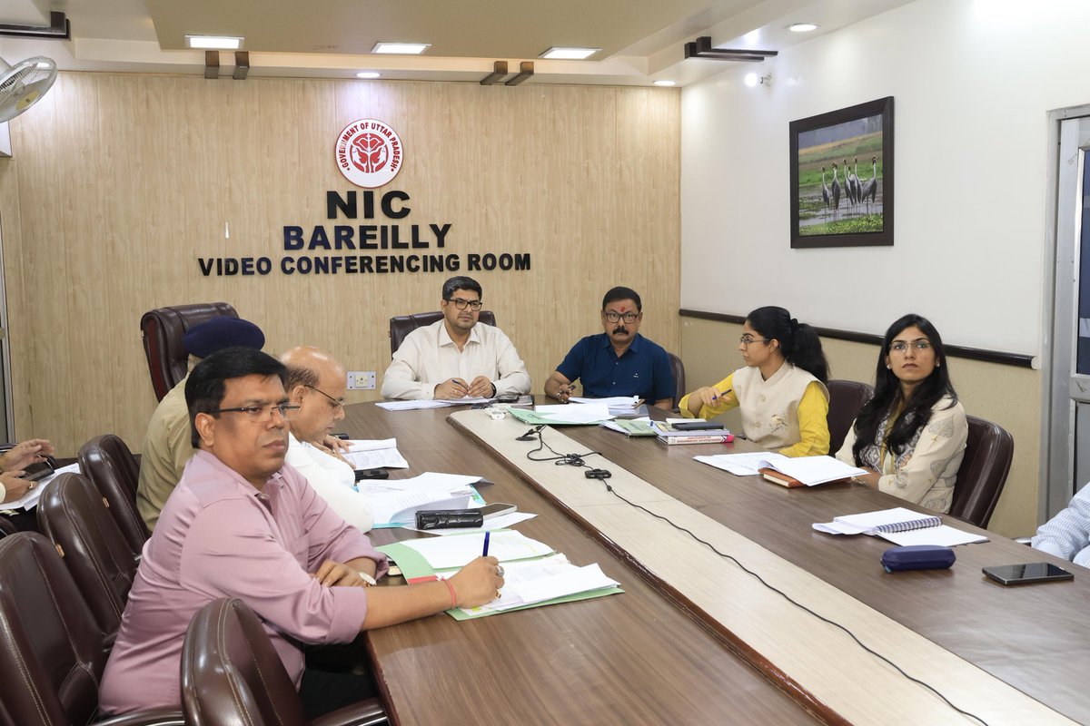 dmbareilly's tweet photo. आज मा० मुख्यमंत्री जी की अध्यक्षता में CM-SAMEKSHA से संबंधित विभिन्न बिंदुओं की वीडियो कॉन्फ्रेंसिंग के माध्यम से समीक्षा की गई। समीक्षा के दौरान प्राप्त निर्देशों के क्रम में आवश्यक कार्यवाही सुनिश्चित करने हेतु संबंधित अधिकारियों को आवश्यक दिशा-निर्देश प्रदान किए गए। https://t.co/Ul0wAVYImN
