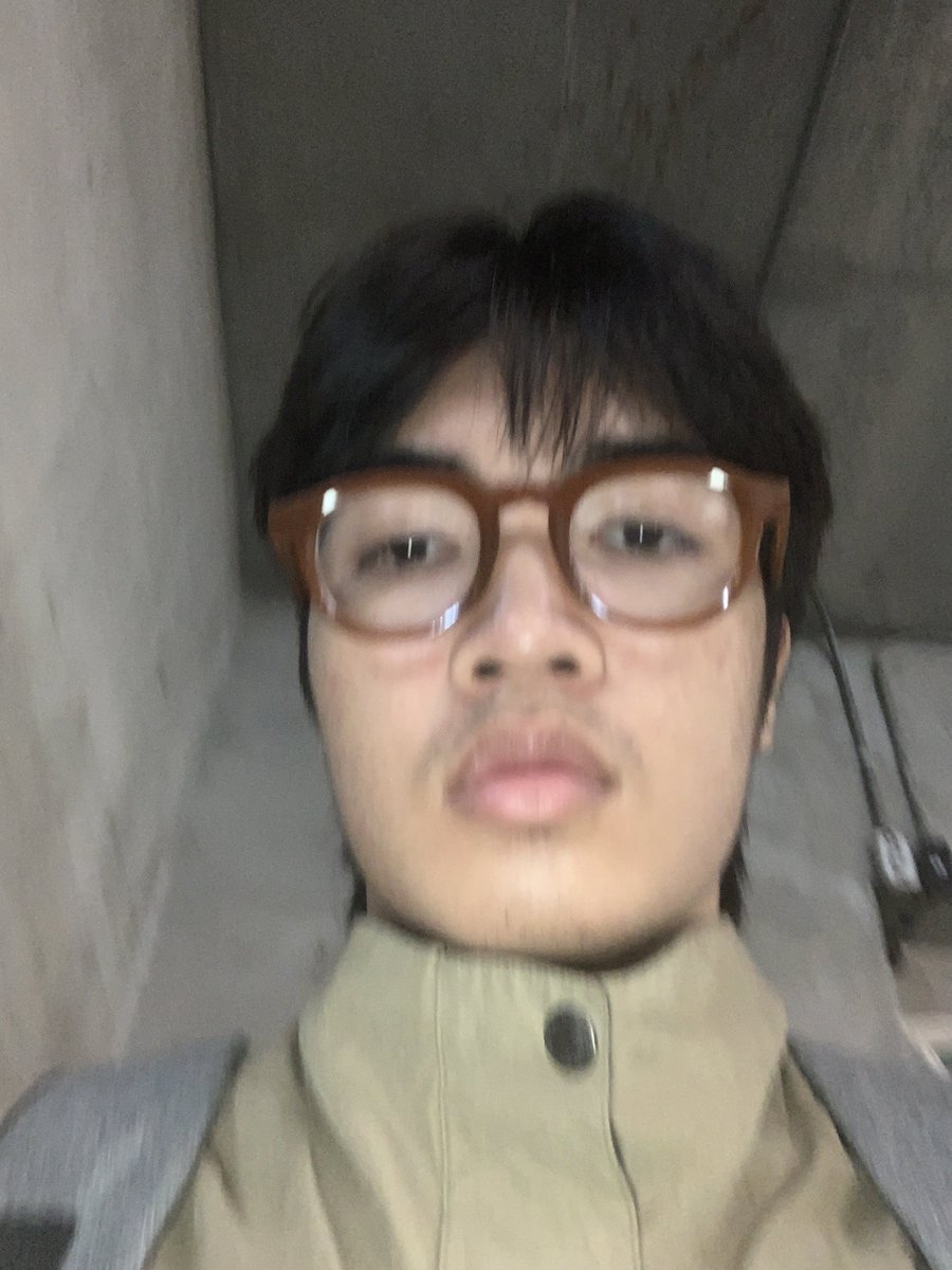 altz_xn's tweet photo. แว่นใคร https://t.co/IzcVqNwjhe