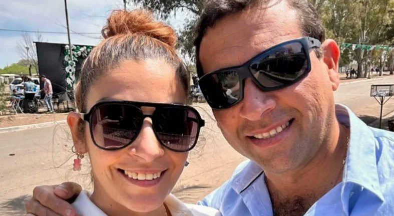 JorgeScala33's tweet photo. Impunidad en el peronismo cordobés
Aprobaron una licencia por 180 días.
Al legislador “Cañito” Flores.
En su campo violaron adolescentes.
Entre sus asesores había 4 condenados.
Su “pareja”, Carina Mariño -foto-, cobró $ 8.000.000 de la Legislatura.
Desafuero y cárcel a Flores.
@VelazquezJuampa @GorilayC @GracielaO11 @MLolaVelez @diegosheredia @cordobalibre95 @Adelen31