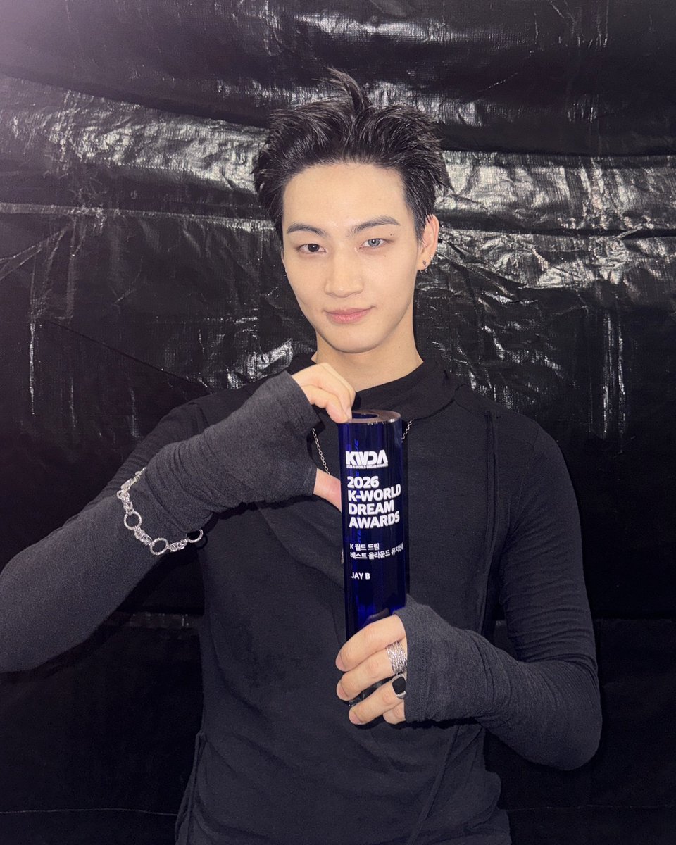 528hzkr's tweet photo. 💚 #B_ONAIR

아가새가 준 상🏆
늘 감사하고 앞으로도 지켜봐주세요🙇🏻
아가새 사랑해용~ 즐겨Chill~🐥💚

#JAYB #제이비 #528Hzkr
#KWORLDDREAMAWARDS
#2026KWDA #KWDA https://t.co/NKNO0sBL4T