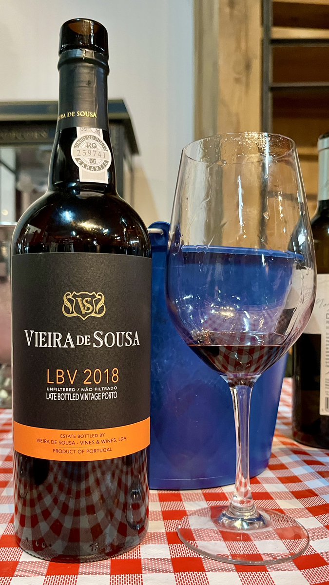 MyDailyTastings's tweet photo. Vieira de Sousa
Late Bottled Vintage
Porto 2018
(Vinho do Porto - Portugal)
10 Março 2025

Deep ruby ​​color. On the nose, ripe black fruits, cherry and spices. Concentrated in the mouth, balanced and with well-integrated tannins. Long, elegant and persistent finish. https://t.co/5OV7fQRgZE