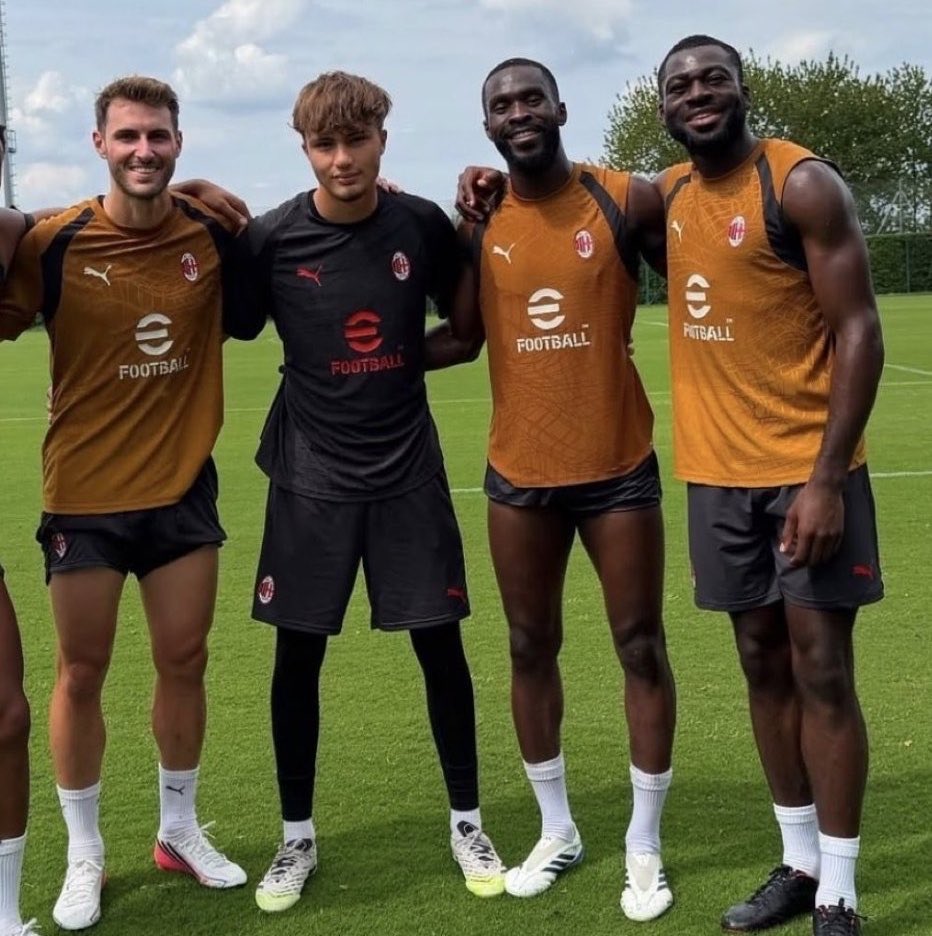 MilanWireX's tweet photo. 🚨🎙️ Ruben Amorim: “Fofana, Gimenez and Tomori will not be reintegrated in the squad if they don’t find a new team”

“In this moment, the market is still open and Venezia is my only concern” https://t.co/pXAJZFv6Yx