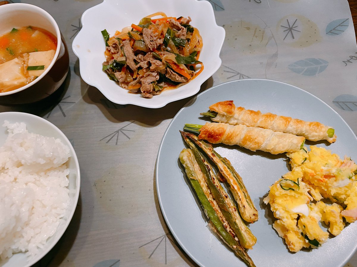 ILove610's tweet photo. プルコギ
山芋と人参と厚揚げの豚汁
アスパラのパイ巻き
オクラの唐揚げ
ポテトサラダ

プルコギやっすいもも肉で作ったけど細かく切ったら美味しかった😂

#おうちごはん
#夜ご飯 https://t.co/wiEbXi5Ed5
