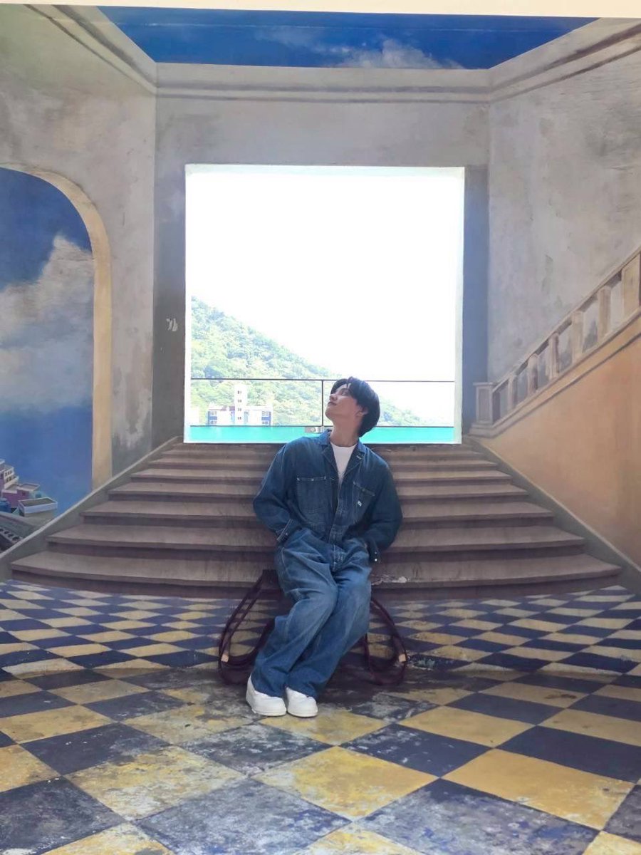 seto1007toshiki's tweet photo. 写真集発売までもう少し〜
#写真集 #韓国 #お渡し会 https://t.co/fAH6YyhKYb