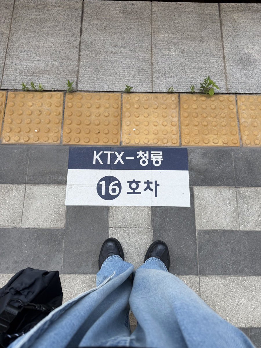 seto1007toshiki's tweet photo. 写真集発売までもう少し〜
#写真集 #韓国 #お渡し会 https://t.co/fAH6YyhKYb