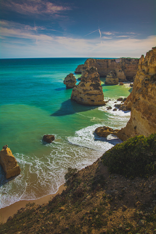 Arlene1782's tweet photo. Just stumbled on a hidden coastal cove in Portugal—turquoise waves, no crowds, and the best sunset I’ve ever chased. Travel days like this hit different!， https://t.co/WLGkCzN2OM
