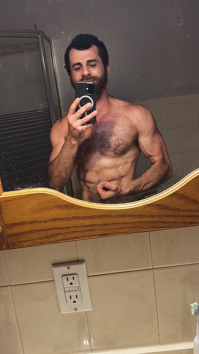 maxxatron's tweet photo. I ain’t never gunna stop the lifting grind!
#fitness #gym #selfie #abs #neat https://t.co/bqGuf7L03K